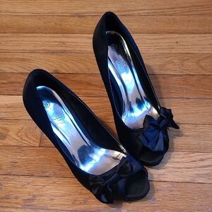 Deb Black Peep-Toe Heels with Bow Size 8